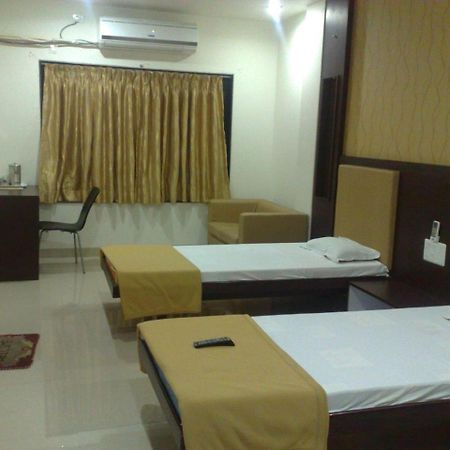 Hotel Sangram Palace Shirur Exterior foto